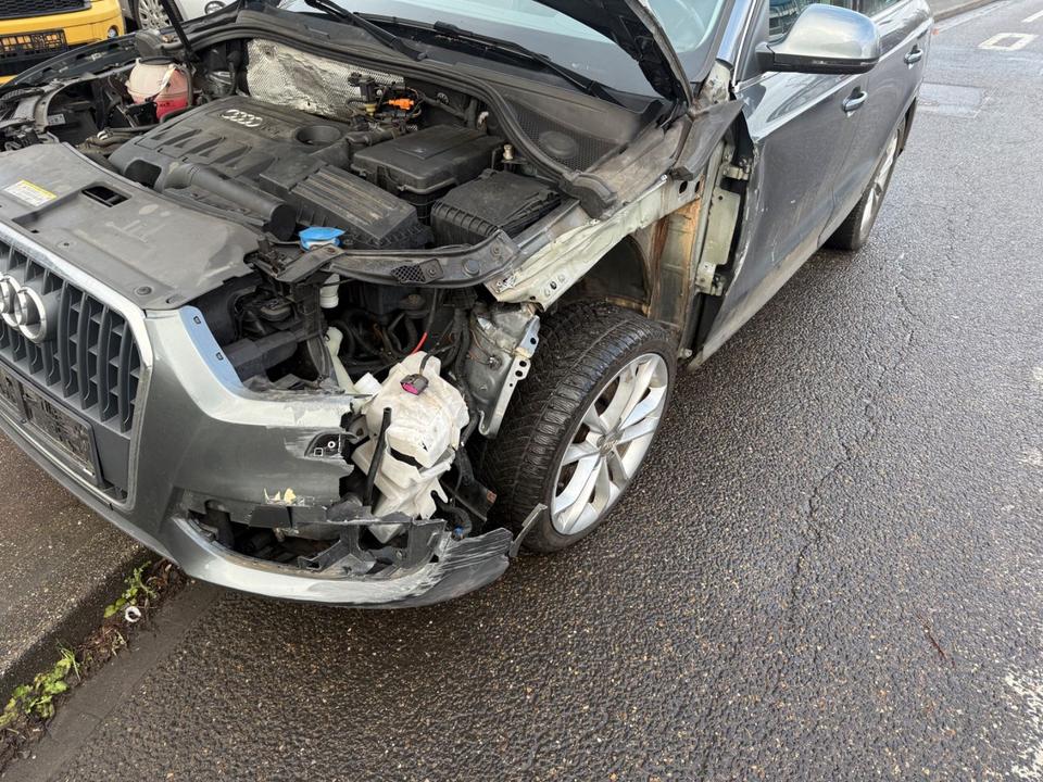 Audi Q3 2012 — вигляд ззаду