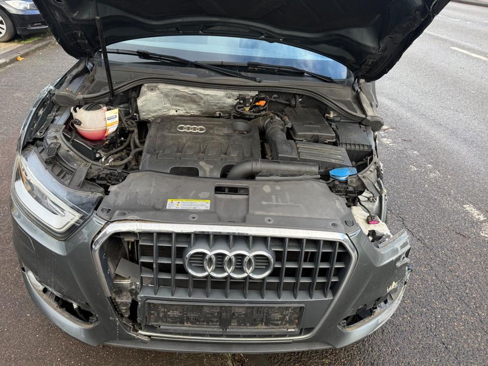 Audi Q3 2012 — салон