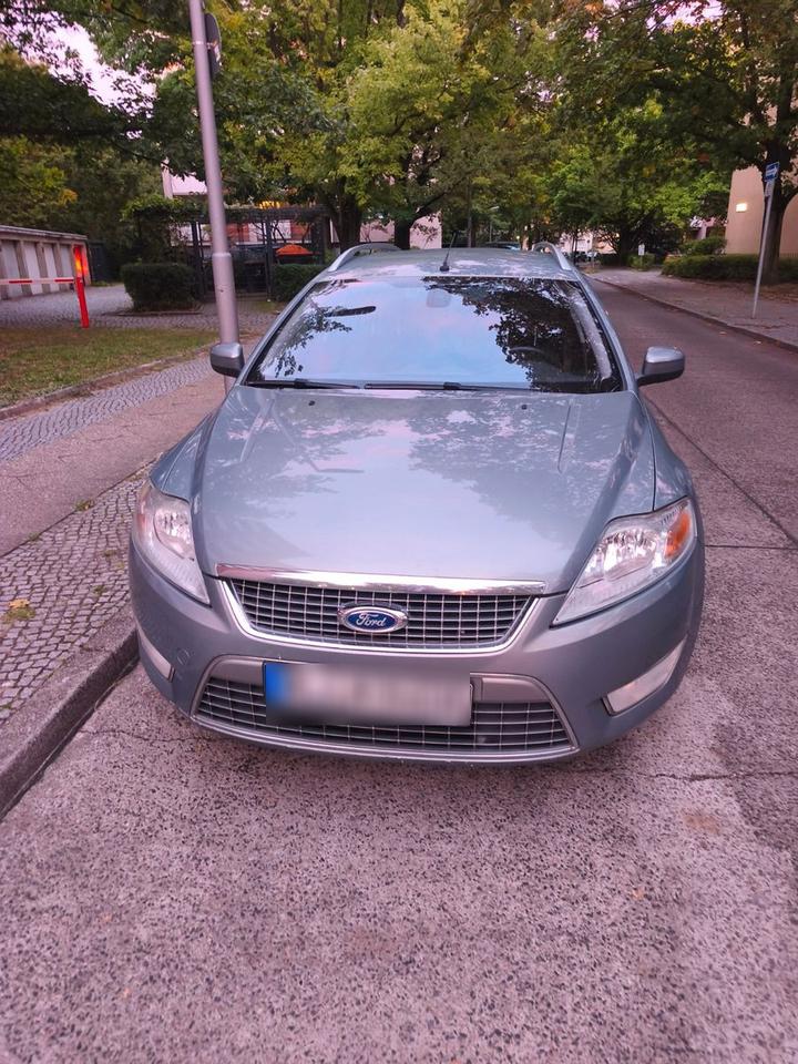 Ford Mondeo 2010 — rear view