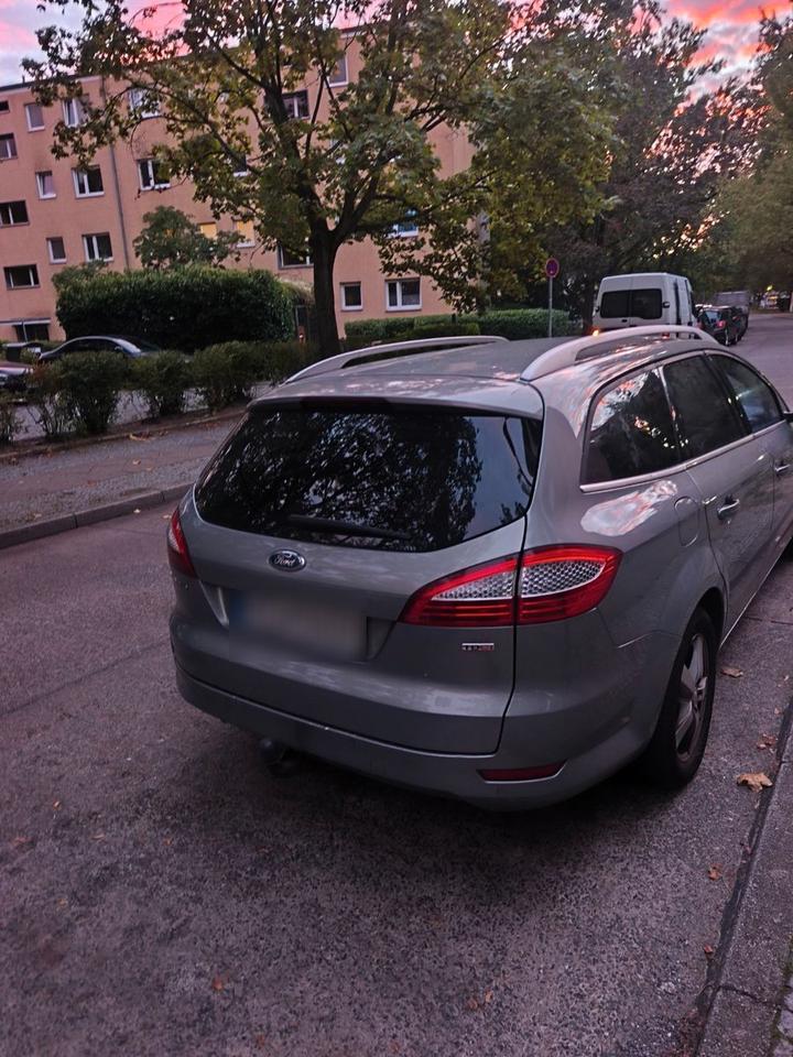 Ford Mondeo 2010 — interior