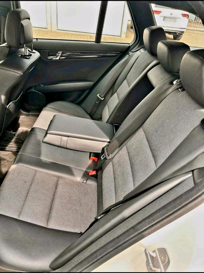 Mercedes Benz C 200 2010 — photo 12