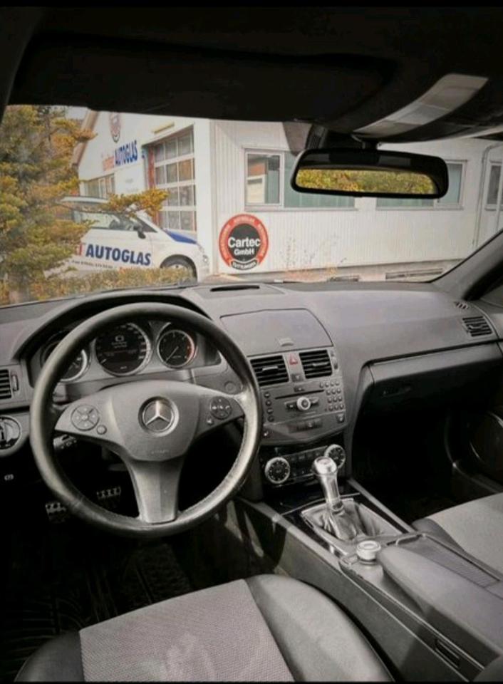 Mercedes Benz C 200 2010 — photo 13