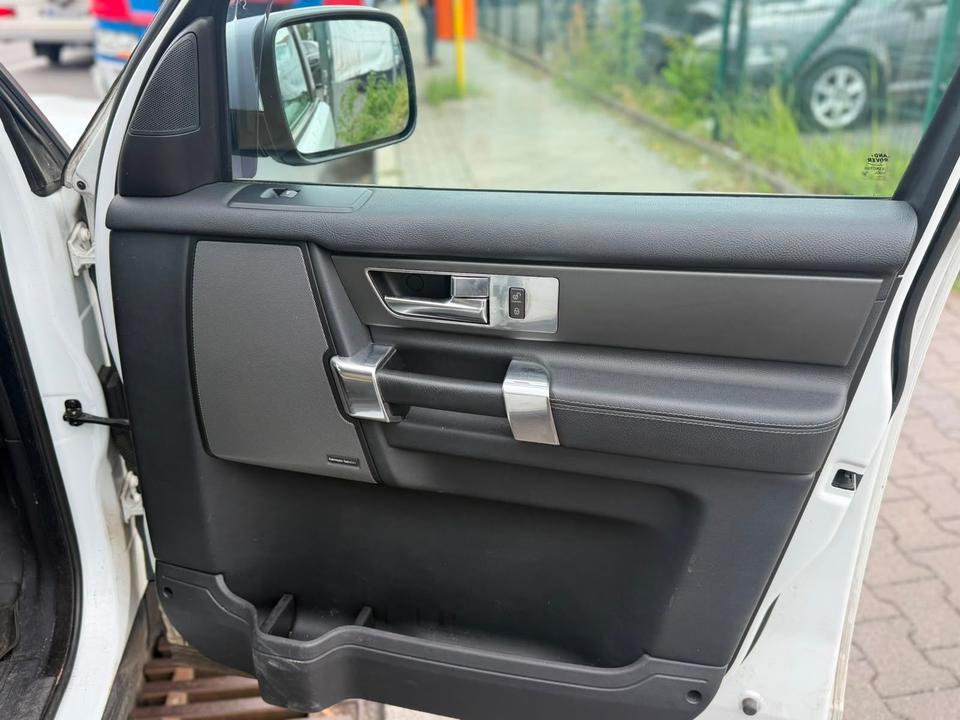 Land Rover Discovery 2011 — photo 10