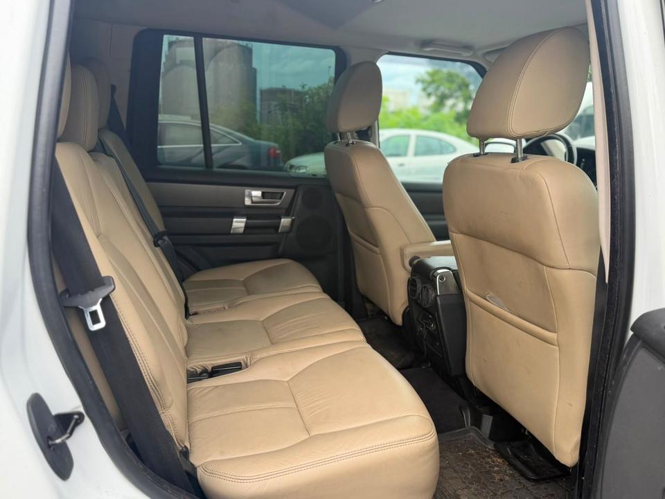 Land Rover Discovery 2011 — photo 13