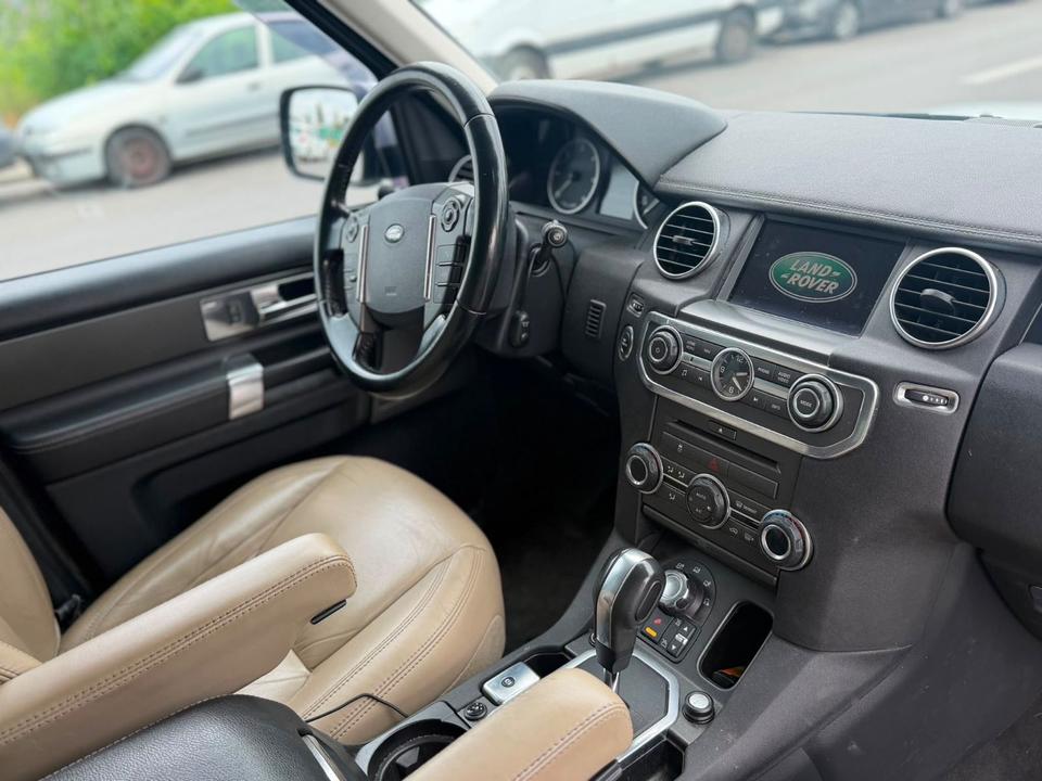 Land Rover Discovery 2011 — photo 15