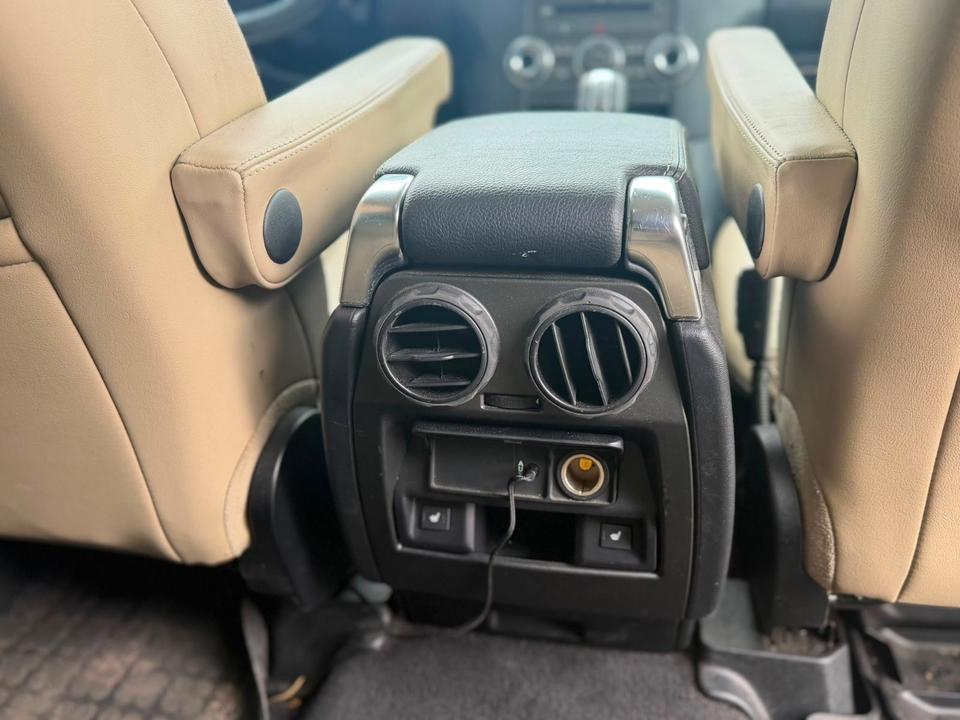 Land Rover Discovery 2011 — photo 17