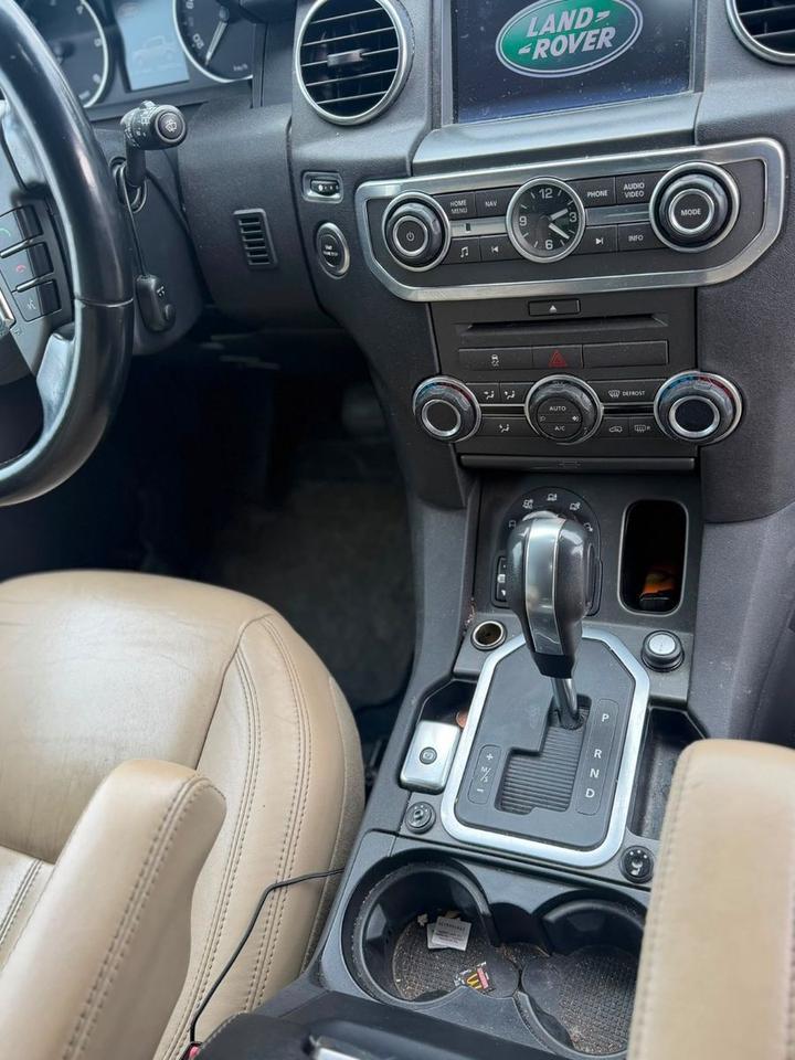 Land Rover Discovery 2011 — photo 18