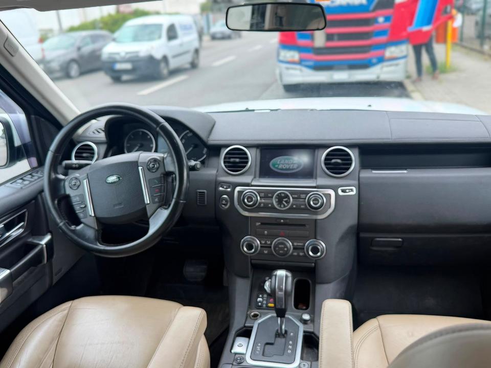 Land Rover Discovery 2011 — photo 19