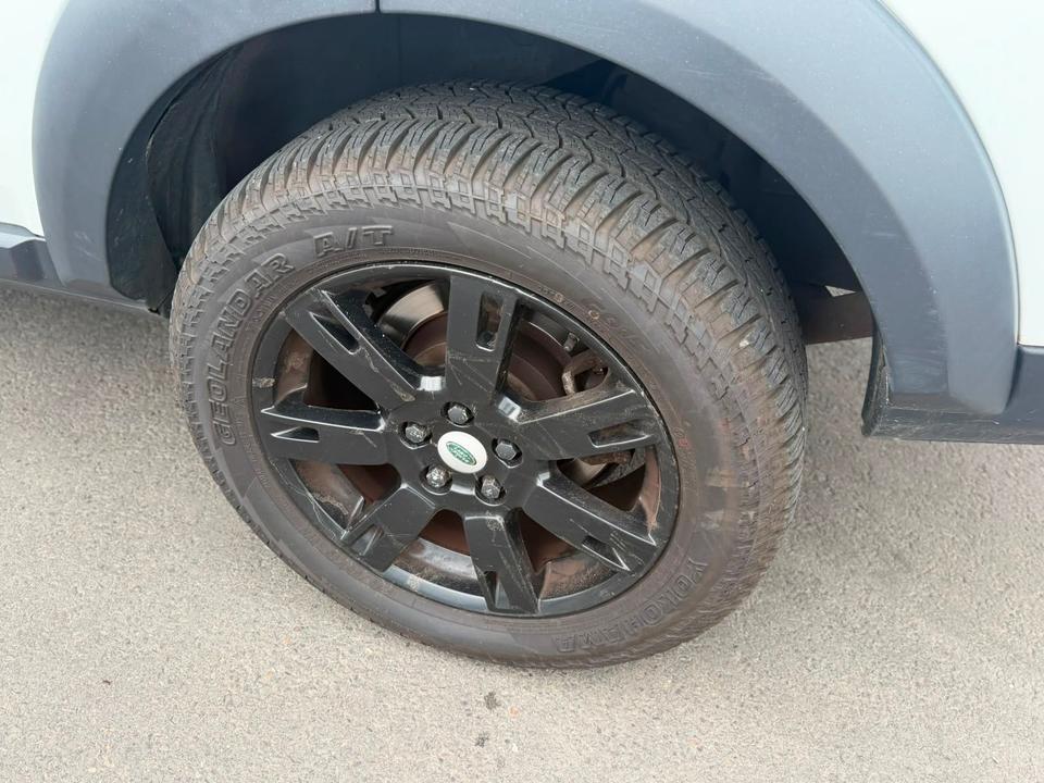 Land Rover Discovery 2011 — photo 7
