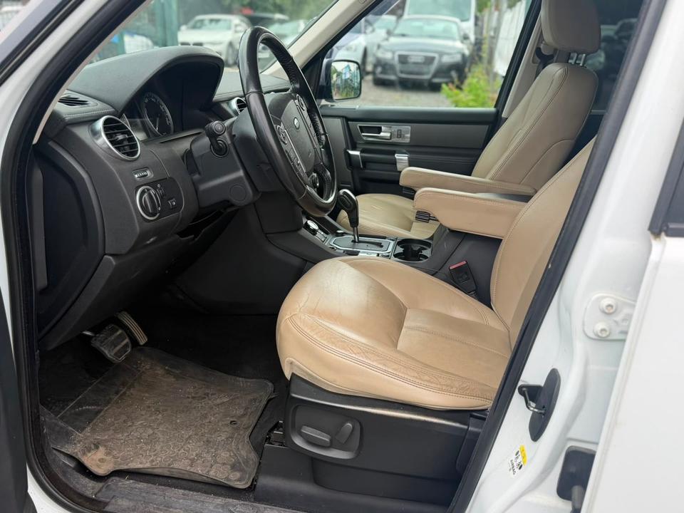 Land Rover Discovery 2011 — photo 9