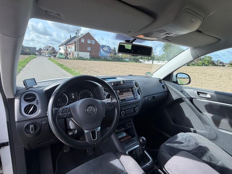Volkswagen Tiguan 2011 — photo 8