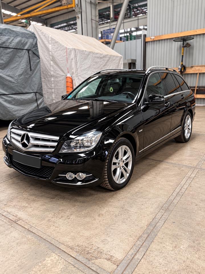 Mercedes Benz C 220 2011 — engine