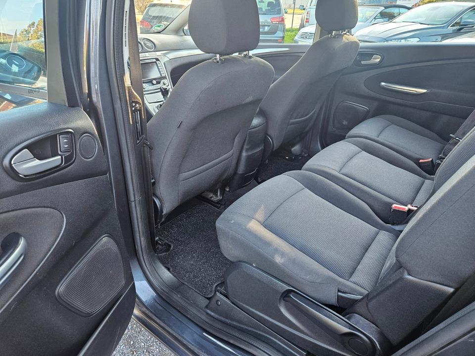 Ford S-Max 2009 — photo 13