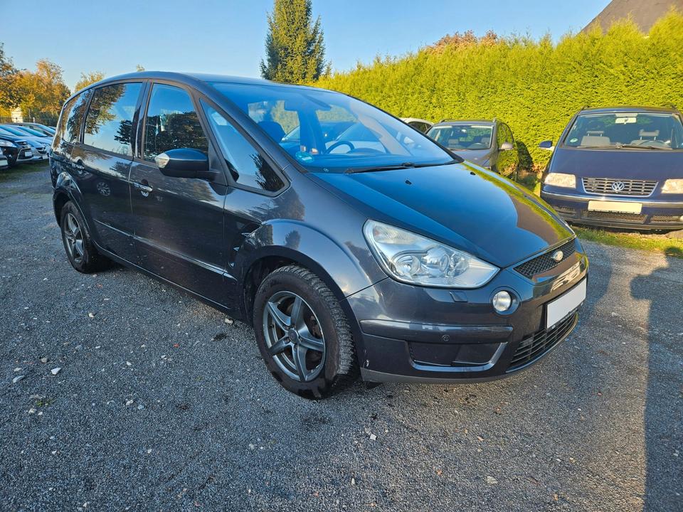 Ford S-Max 2009 — rear view