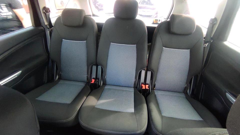 Ford S-Max 2011 — interior