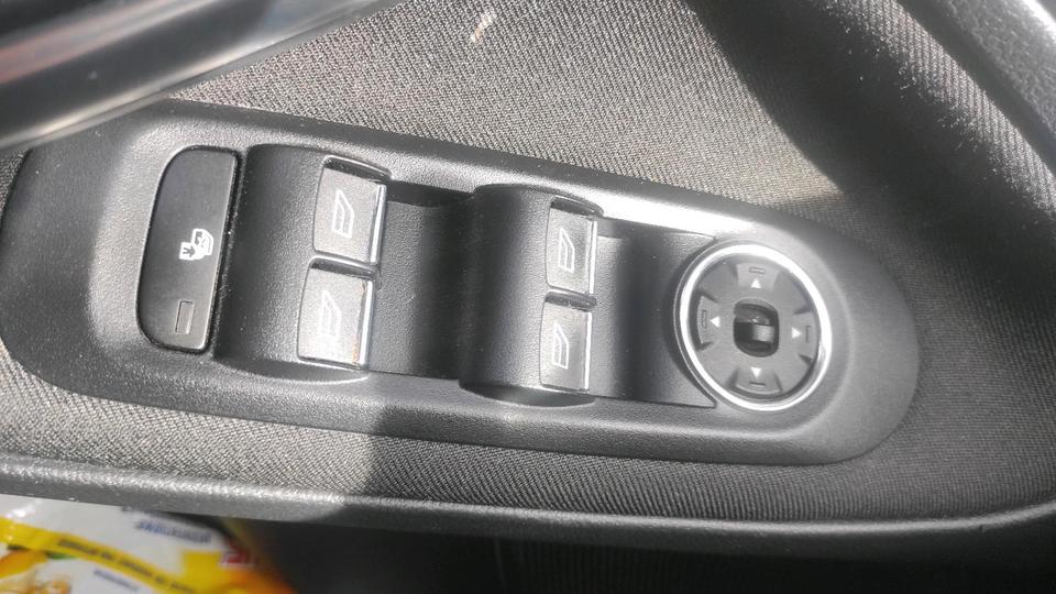 Ford S-Max 2011 — photo 7