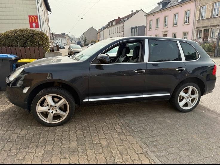 Porsche Cayenne 2004 — rear view