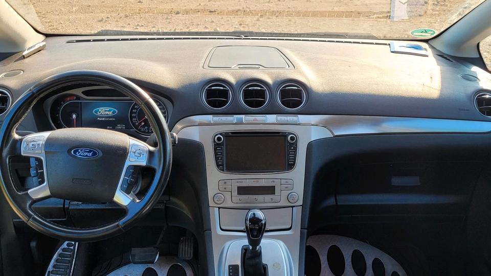 Ford S-Max 2010 — photo 11
