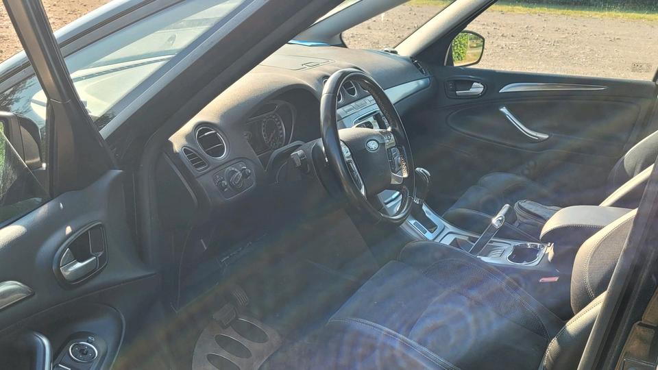 Ford S-Max 2010 — photo 8