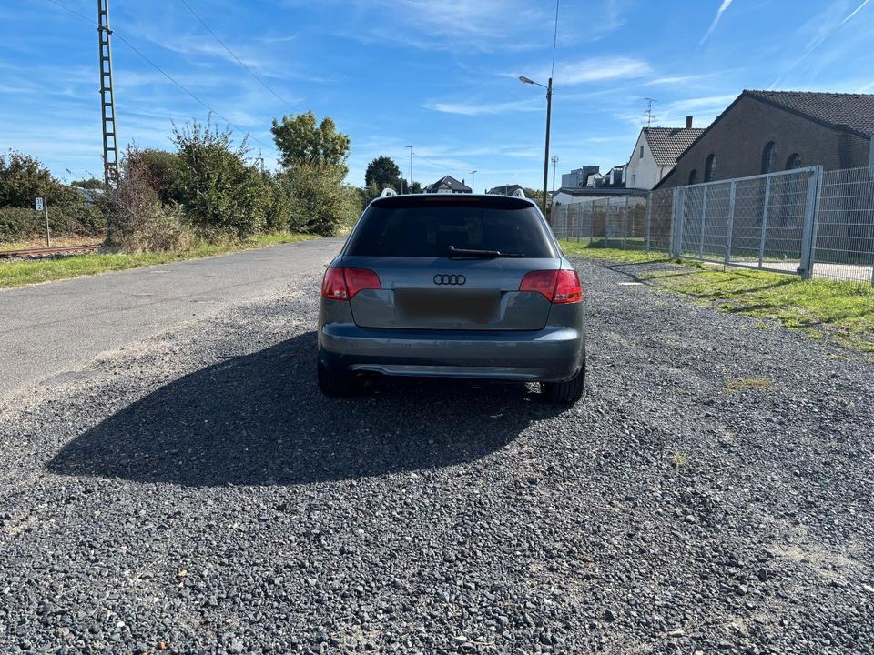 Audi A4 2007 — салон