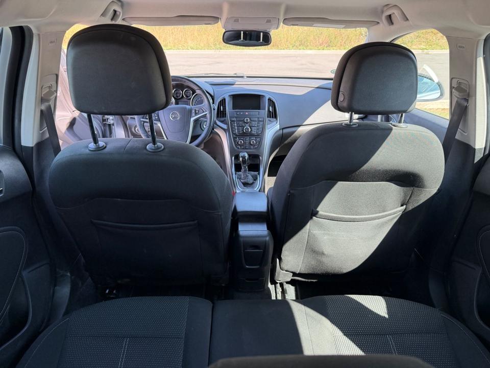 Opel Astra 2014 — photo 11