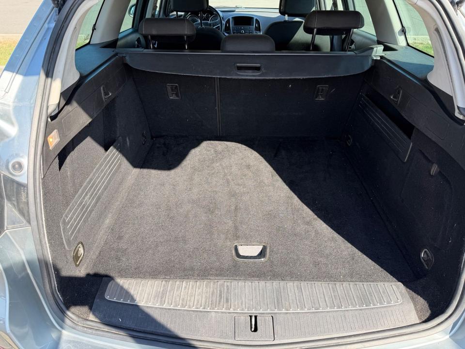 Opel Astra 2014 — photo 13