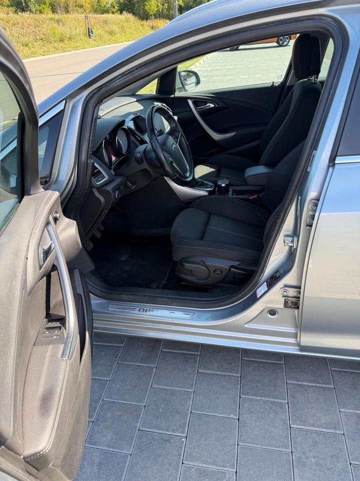 Opel Astra 2014 — photo 5