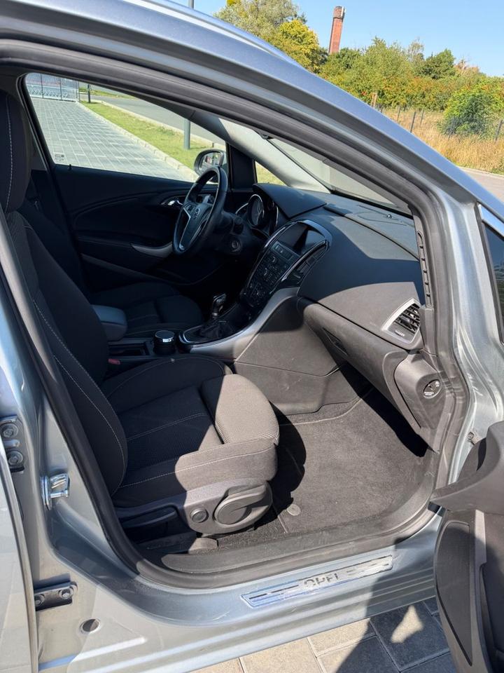 Opel Astra 2014 — photo 6