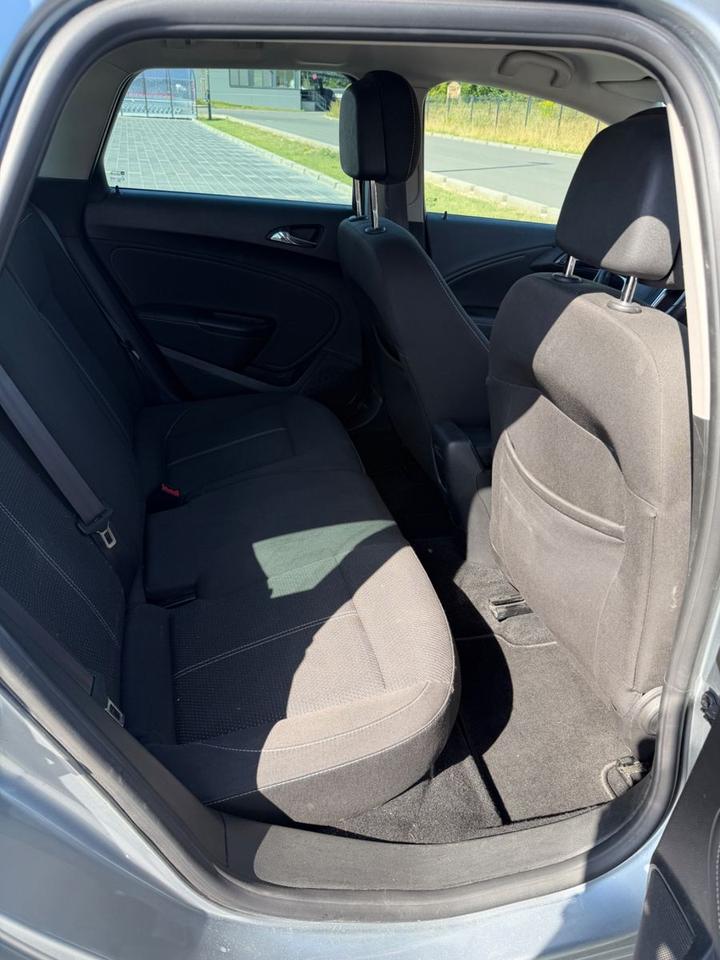 Opel Astra 2014 — photo 7