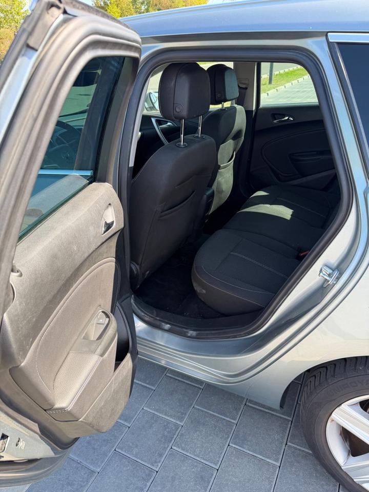 Opel Astra 2014 — photo 8