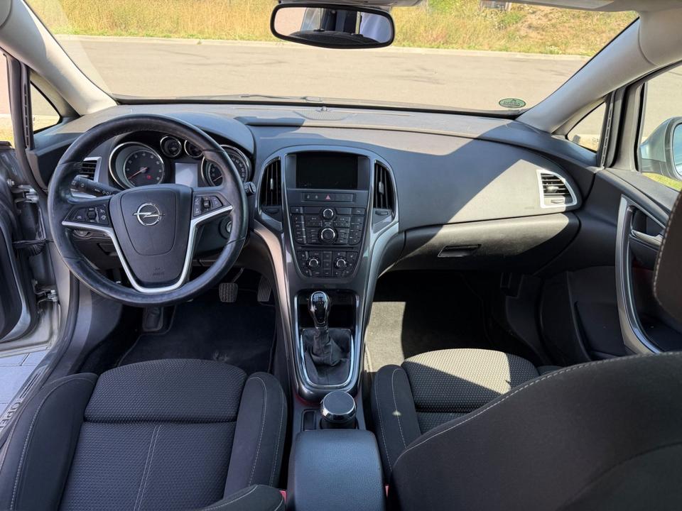 Opel Astra 2014 — photo 9