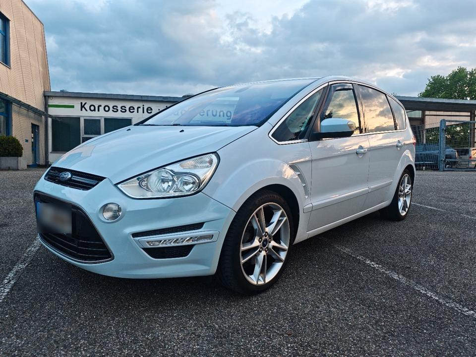 Ford S-Max 2012 — вигляд ззаду