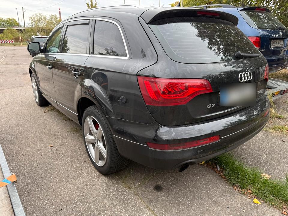 Audi Q7 2009 — engine