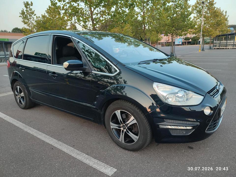 Ford S-Max 2012 — rear view