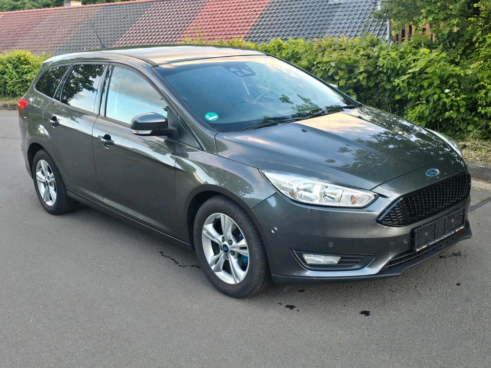 Ford Focus 2015 — rear view
