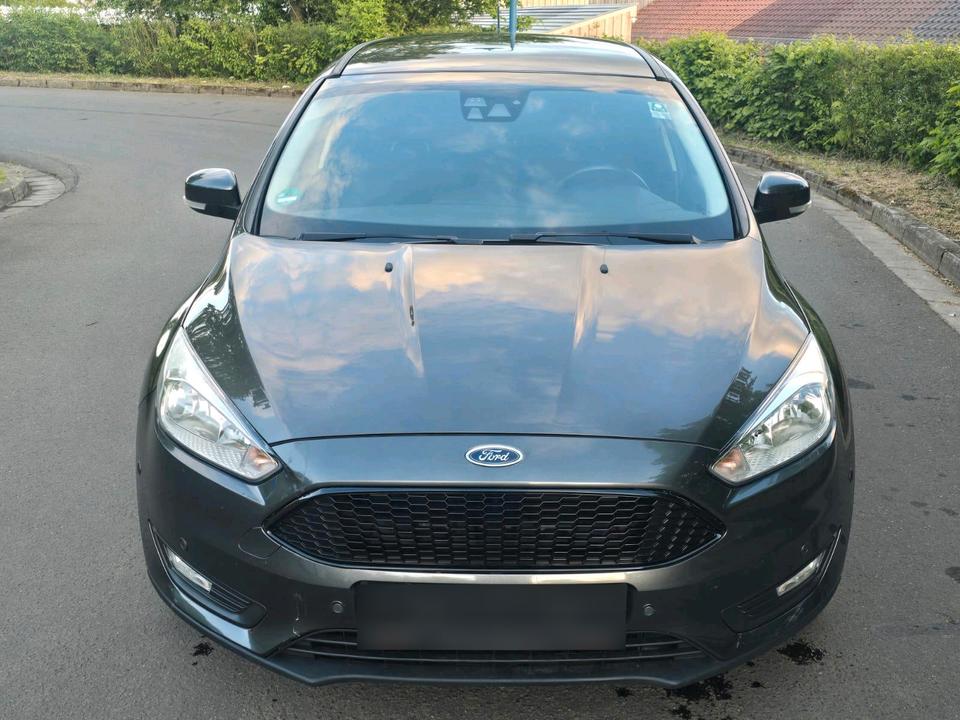 Ford Focus 2015 — interior