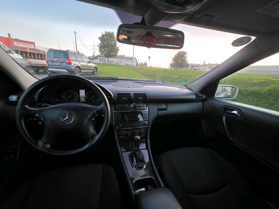 Mercedes Benz C 220 2004 — photo 11