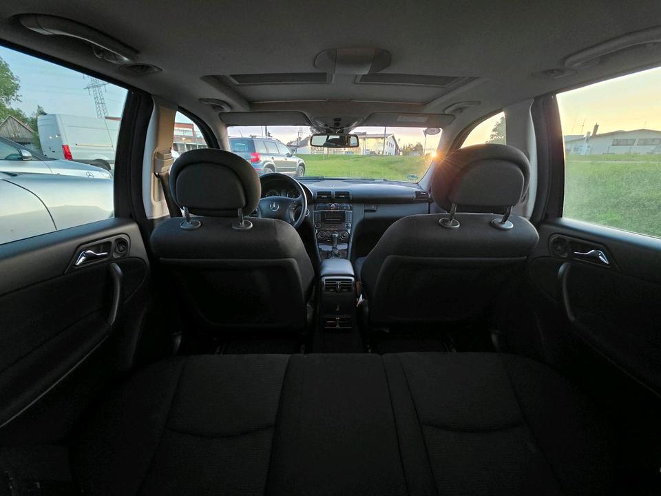 Mercedes Benz C 220 2004 — photo 13