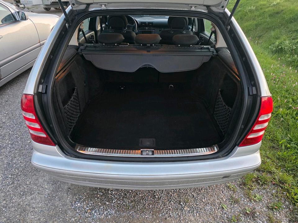 Mercedes Benz C 220 2004 — photo 14