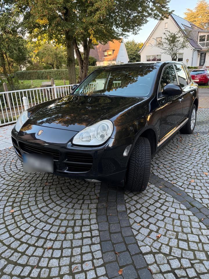 Porsche Cayenne 2005 — rear view