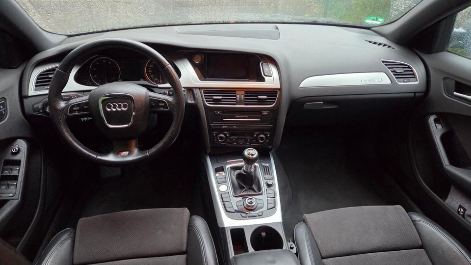 Audi A4 2011 — photo 12