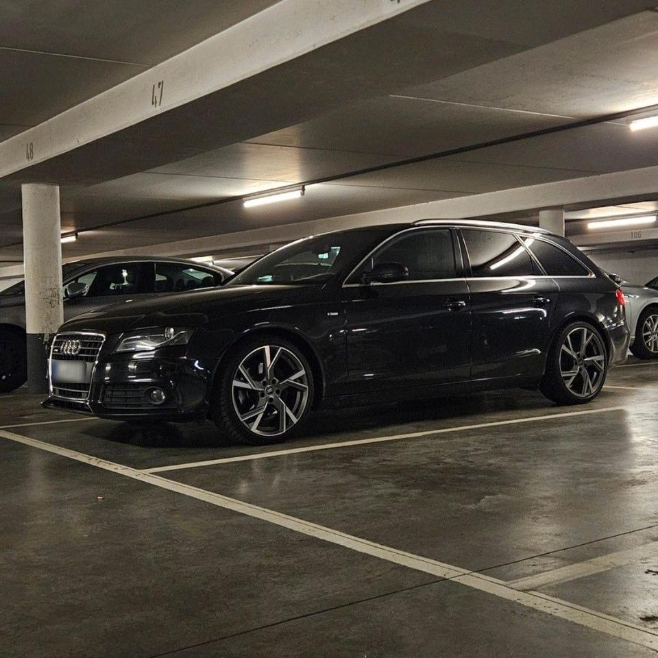 Audi A4 2011 — engine
