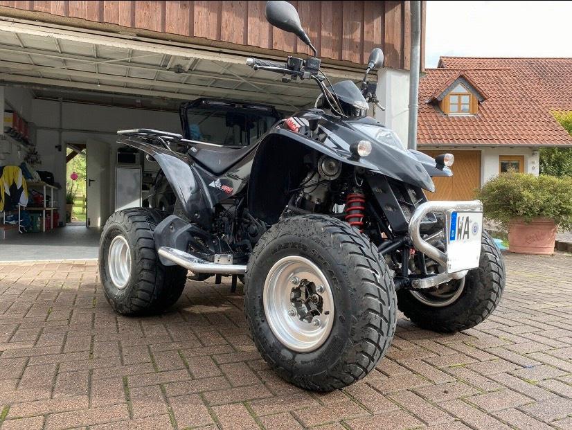 Kymco KXR 250 2006 — rear view