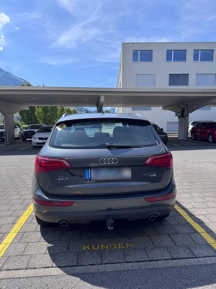 Audi Q5 2009 — салон