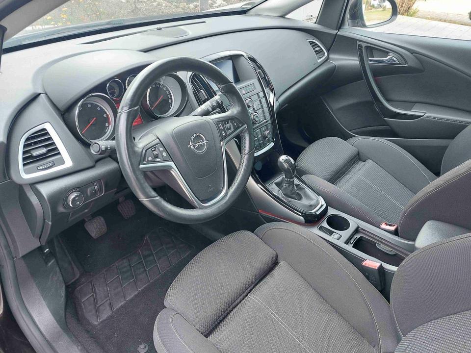 Opel Astra 2015 — engine