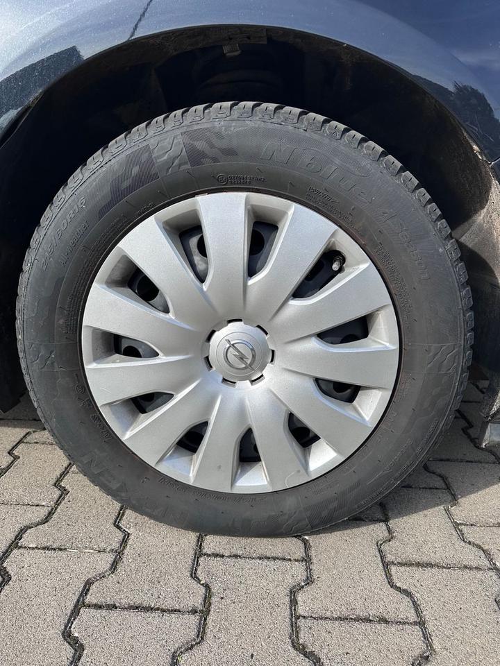 Opel Zafira 2015 — photo 10