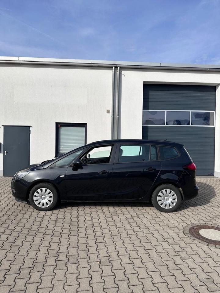 Opel Zafira 2015 — photo 5