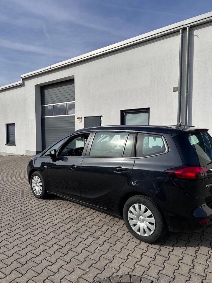Opel Zafira 2015 — photo 6