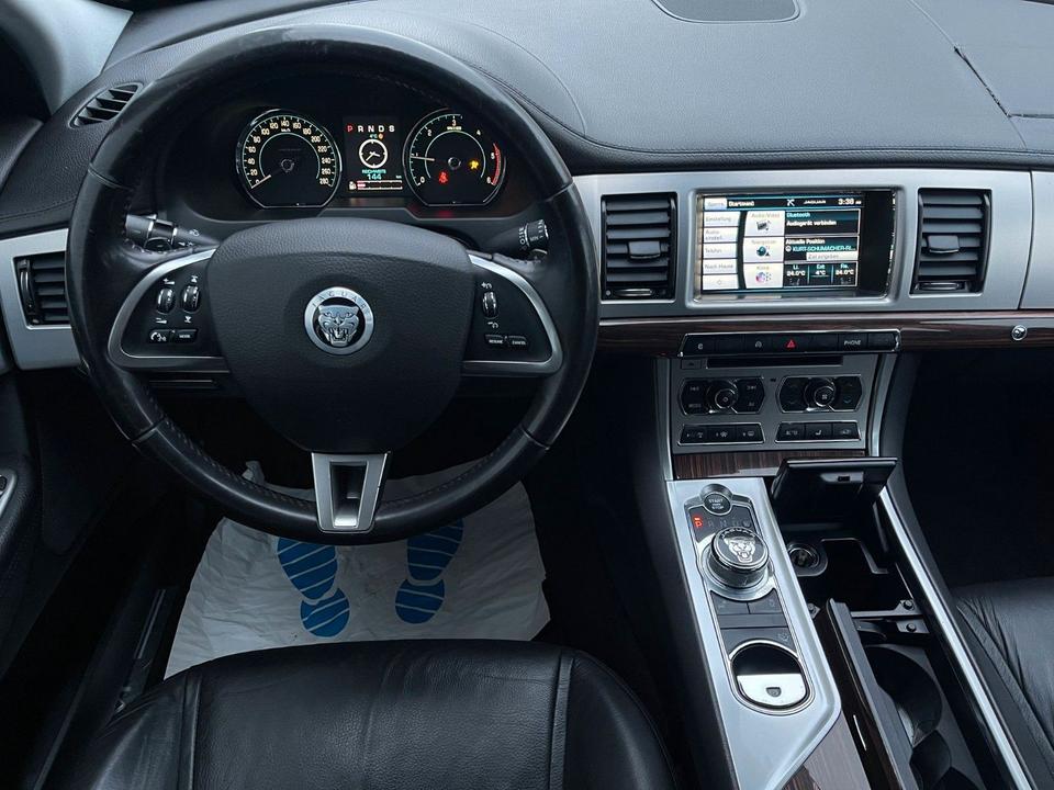 Jaguar XF 2014 — photo 14