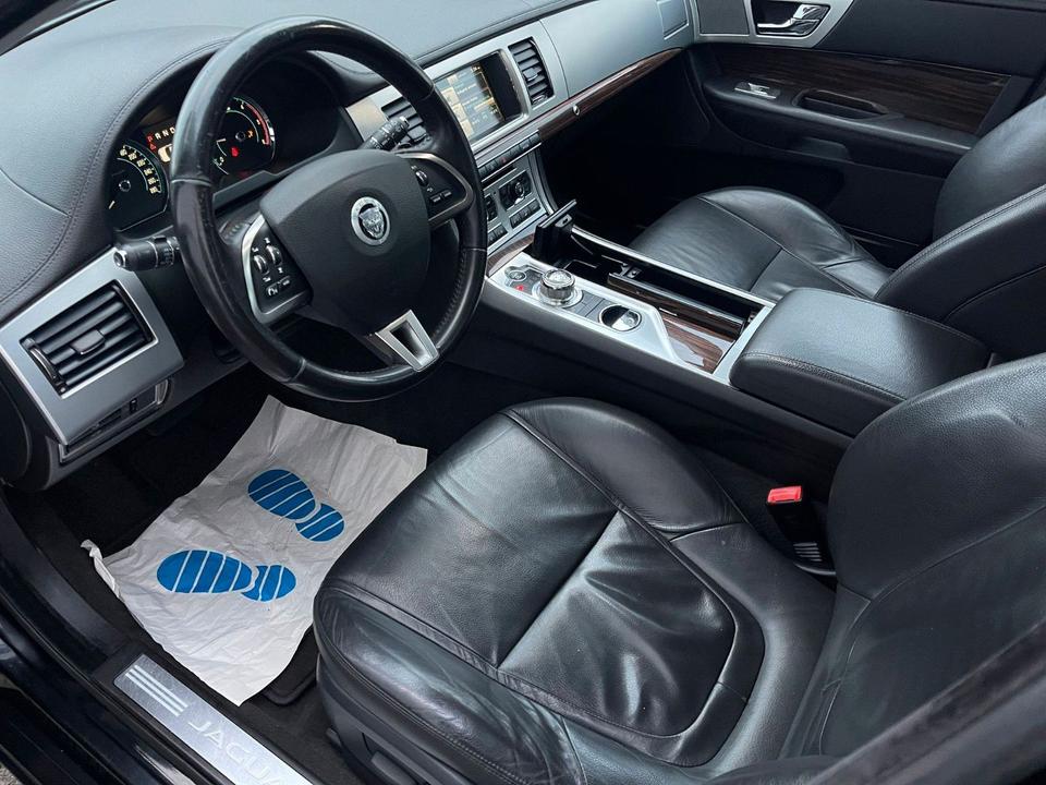 Jaguar XF 2014 — photo 17